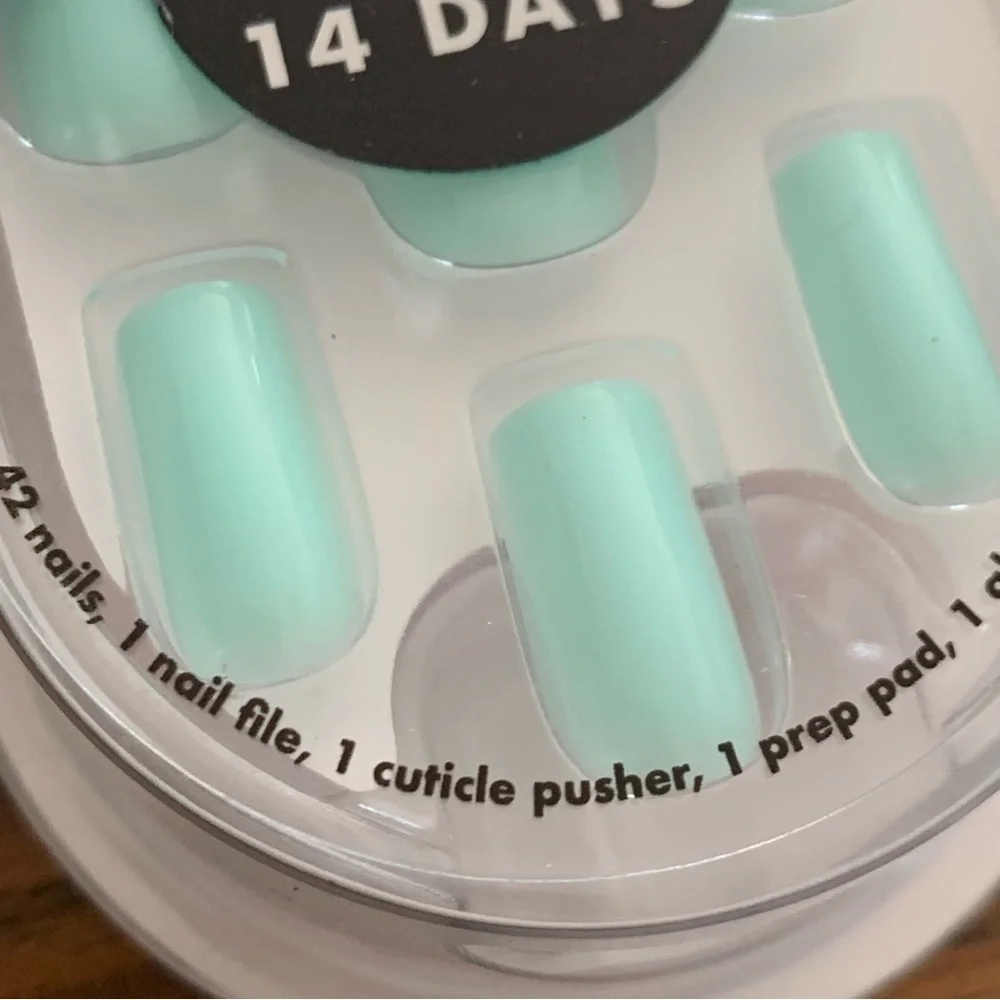 Olive & June Instant Mani Press-On Nails Square Medium Slam Dunk Turquoise NWT - Picture 2 of 6